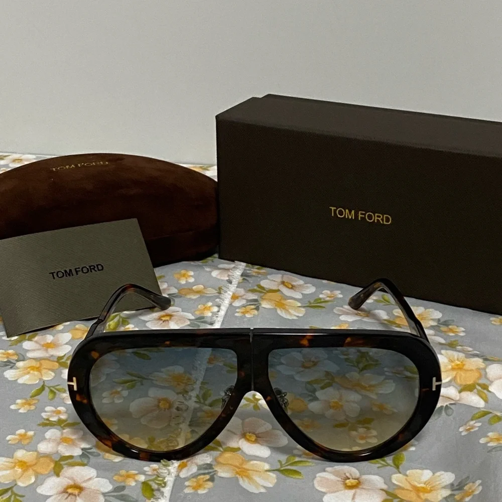 Tom Blue and Yellow Lens
Sunglasses - Picture 6 of 9